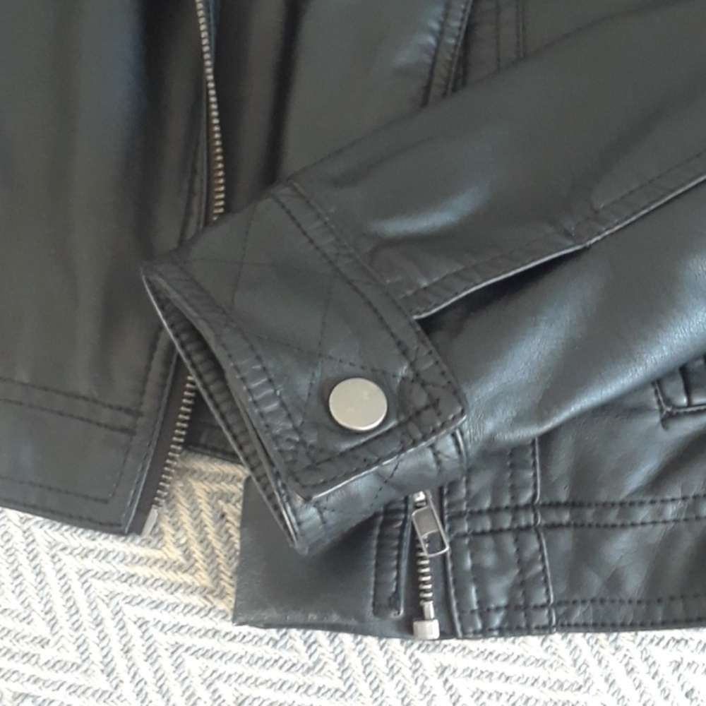 Leather jacket - Picture 4 of 7